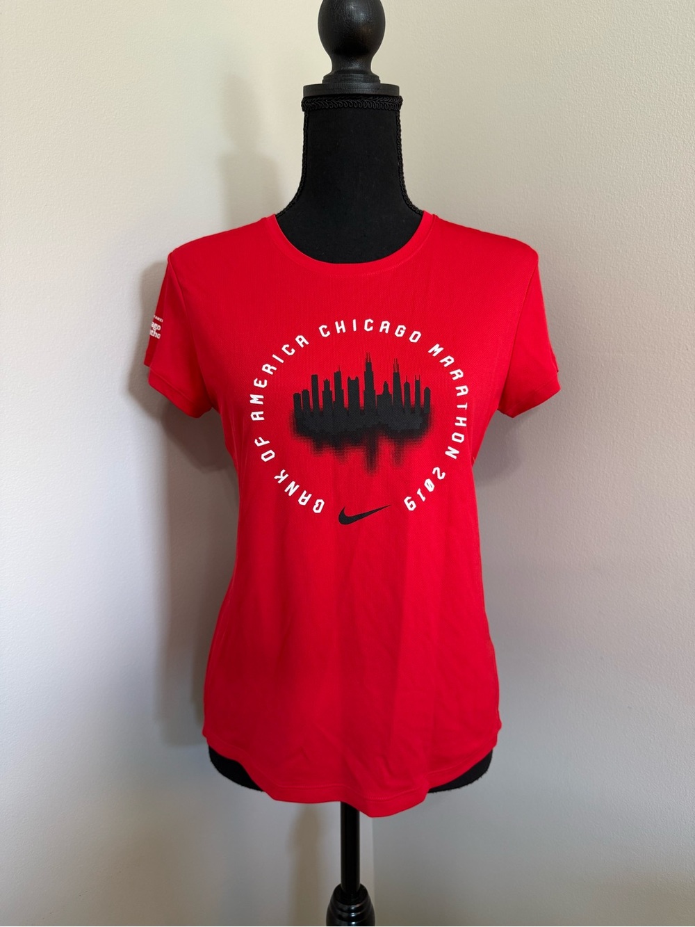 Nike Dri-FIT Chicago Marathon 2019 Women's Red Short-Sleeve Tee (Medium)